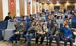 Yozgat’ta Edebiyat Rüzgarı: Kınalı Hasan Ortaokulu Öğrencileri Yazar Miyase Sertbarut ile Buluştu