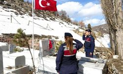 Çayıralan’da Şehit Mezarlıklarında Türk Bayrakları Yenilendi