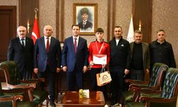 Bilek Güreşinde Türkiye İkincisi Oldu