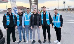 Yerköy’de “İftara 5 Kala” Dayanışması: AK Parti Gençlik Kolları E-88 Karayolunda sürücülere iftar ikramı yaptı