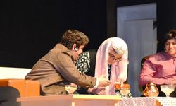 Yozgat’ta Gençlerden Tiyatro Şöleni: "Yanlışın İhalesi Nasibin Meselesi" Sahnelendi