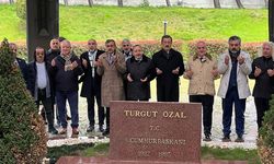 İYİ Parti Yozgat Milletvekili Lütfullah Kayalar Turgut Özal’ı Kabri Başında Andı