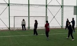 Yenifakılı'nın başarılı kızları