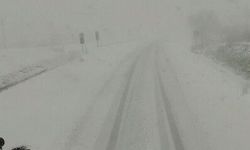 Yozgat’ta Kar Alarmı: Karayolları Ekipleri 4 İlçede Aralıksız Çalışıyor