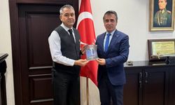 Yozgatlı Yazar Şerafettin Yıldız’dan Jandarma Asayiş Başkanı Murat Bulut Paşa’ya Kitaplı Ziyaret