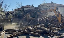 Yozgat Aydıncık’ta metruk binalara yıkım operasyonu