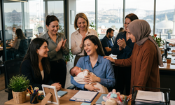 Çalışan Anneler İçin Tarihi Düzenleme! Doğum İzni Uzadı, Ödemeler 123 Bin TL’ye Kadar Çıkıyor