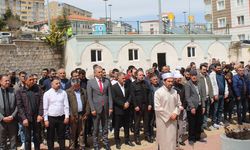 Yozgat’ta Eğitim Şehitleri İçin Gıyabi Cenaze Namazı: Abdülhamid Han Camii’nde Dualar Yükseldi