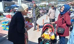 İYİ Parti Yozgat’tan 23 Nisan’da Pazar Ziyareti: Çocuklara Türk Bayrağı Dağıtıldı