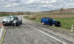 Yozgat’ta İki Araç Kafa Kafaya Çarpıştı, 1 Ölü 3 Yaralı