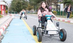 Yozgat’ta Geleceğin Sürücüleri Yetişiyor: Çocuk Trafik Eğitim Parkı’nda Uygulamalı Eğitim