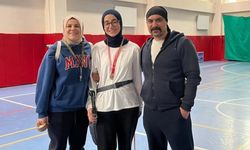 Yozgat Şehitler Fen Lisesi Öğrencisi Esra Çimen Okçulukta İl İkincisi Oldu