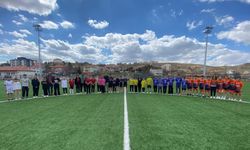 Sarıkaya’da 23 Nisan Turnuvasında Atletizm Heyecanı: Genç Sporcular Madalyaları Topladı