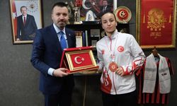 Türkiye Şampiyonu Rabia Karadaş’tan AK Parti Yozgat Milletvekili Süleyman Şahan’a Ziyaret