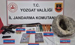 Yozgat’ta Kaçak Kazı Operasyonu: Silah ve Tarihi Eserler Ele Geçirildi