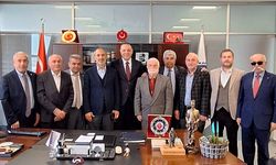 Yozgatlılar Vakfı’ndan ABB Personel Daire Başkanı Kılıçarslan’a Ziyaret: Çini Plaket Takdim Edildi