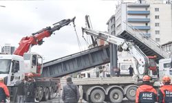 Ankara’da Feci Kaza: Damperi Açık Kamyon Üst Geçidi Yıktı!