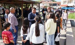 Saraykent’te Bayram Coşkusu: Protokol Vatandaşlarla Cumhuriyet Meydanı’nda Buluştu