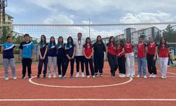 Şefaatli Fatih Ortaokulu’nda Voleybol Heyecanı Sona Erdi: Şampiyonlar Belli Oldu