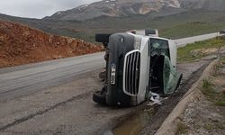 Yozgat'a taziyeye geliyorlardı: Yağışla birlikte araç devrildi