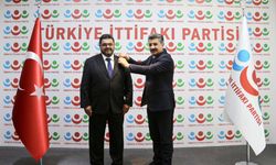 Yozgatlı genel başkan Konya il başkanının rozetini taktı