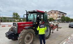 Yozgat’ta Traktörlere Jandarma Denetimi: ROPS ve Trafik Güvenliği Uyarısı Yapıldı