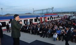 Yozgat Yerköy'e trenle geldiler: Çocuklar izlemek için sıra bekledi