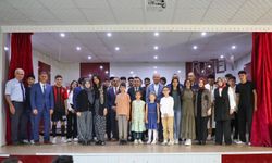 Çekerek 15 Temmuz Şehitleri Anadolu Lisesi’nden Tiyatro Gösterisi: Komşu Köyün Delisi Büyük Beğeni Topladı