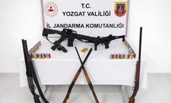 Yozgat Merkez’de Silah Operasyonu: Köy Evinde Ruhsatsız Tüfek ve Tabanca Ele Geçirildi