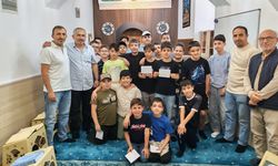 Viyana Saraykentliler Derneği'nden örnek Davranış: Camiye Gelen Çocuklara Harçlık Geleneği Sürüyor