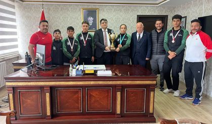 Akdağmadeni’nin Şampiyon Wushu Kung-Fu Sporcuları Makama Çıktı