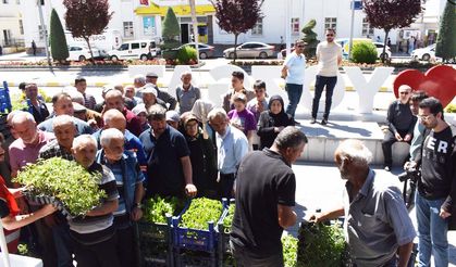 Yozgat'ta Zafer Partisi’nden 40 Bin Sebze Fidesi Ücretsiz Dağıtıldı!