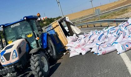 Yozgat Sorgun'da Traktörün Römork Tekeri Patladı Yükler Yola Saçıldı