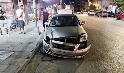 Komşuda Alkollü Traktör Sürücüsü 4 Araca Çarptı: O Anlar Kamerada!