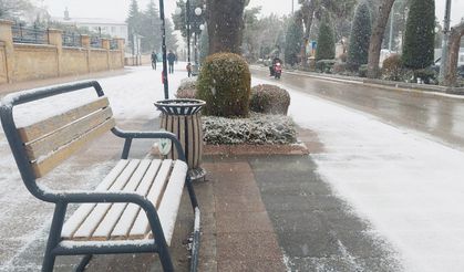 Yozgat’ta hava sıcaklıkları düştü kent beyaza büründü