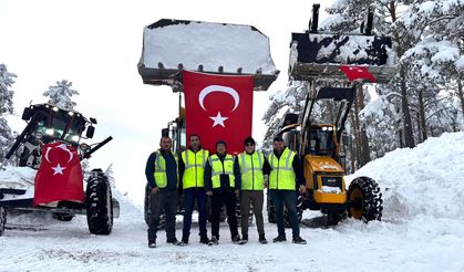Akdağmadeni'nde Son Köy Yolu Açıldı: Türk Bayrağıyla Anlamlı Mesaj verildi