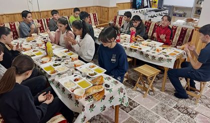 Şefaatli’de Öğrencilere Gençlik Merkezinde Anlamlı İftar