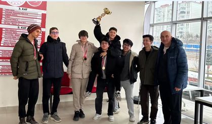 Yozgat Şehitler Fen Lisesi Satranç Turnuvasında İl Birincisi Oldu