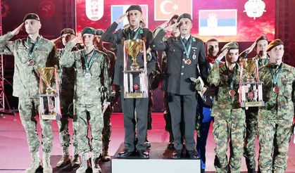 Askerler yarıştı!