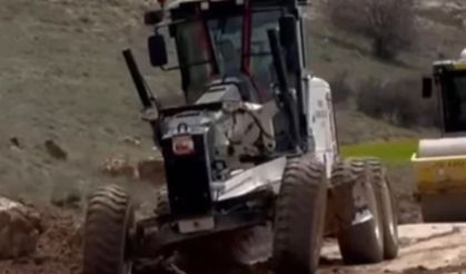 Boğazlıyan Yoğunhisar Köyü Yolunda Bakım Çalışması: Trafik Geçici Süreyle Durduruldu