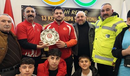 Milli Güreşçi Rıza Kayaalp’e Ankara’da Coşkulu Karşılama: Keçiören Yozgatlılar Derneği’nden Anlamlı Destek