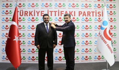 Yozgatlı genel başkan Konya il başkanının rozetini taktı