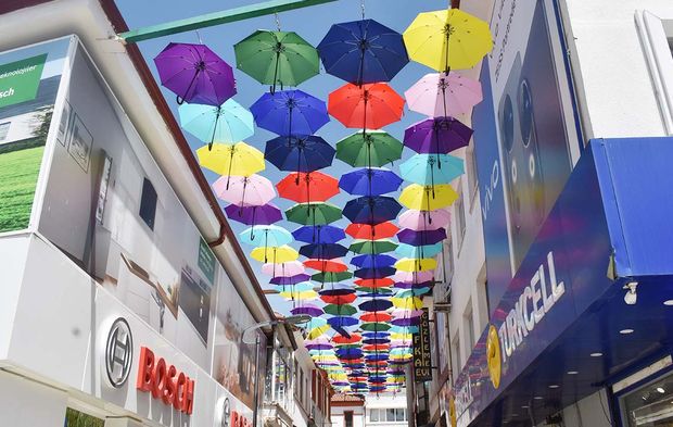 Yozgat’ın Süsler Sokak’ı Renkli Şemsiyelerle Daha Renkli!