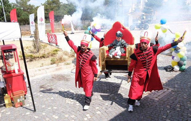 Yozgat’ta 5 Asırlık Gelenek Canlandı: 17 Çocuğa Geleneksel Sünnet Şöleni!