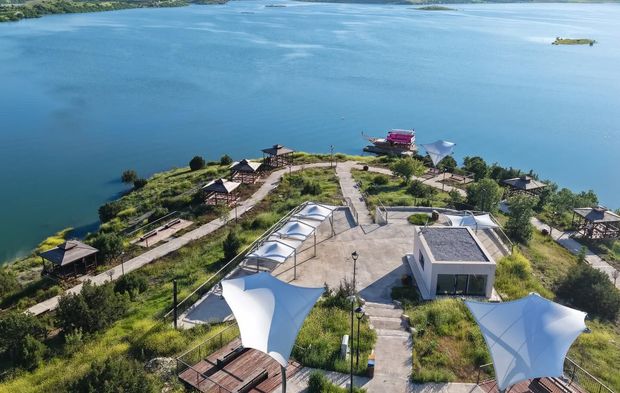 Bayramda Çekerek’e Akın Var! Eşsiz Baraj Manzarasıyla Millet Bahçesi Ziyaretçilerini Büyülüyor