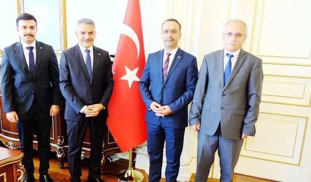 Yenifakılı Örnek Oldu! Eski Kimlik Kartları Tarihe Karıştı!