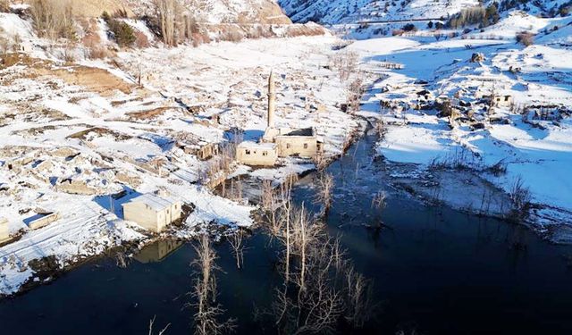 Kuraklık İle Gün Yüzüne Çıktı: 14 Yıl Sonra Kar Yağdı!