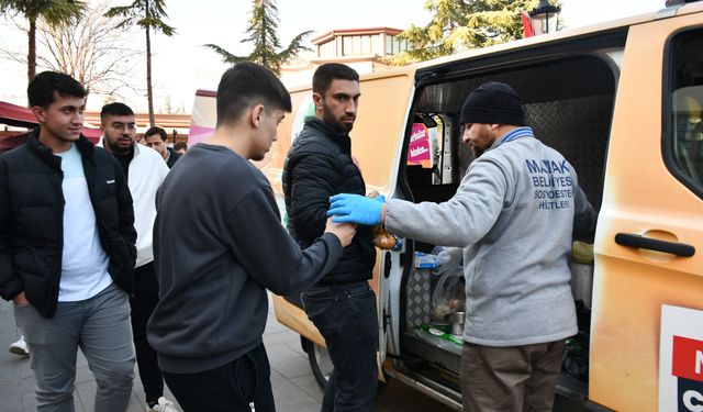 Mamak Belediyesi'nden Öğrencilere Çorba İkramı