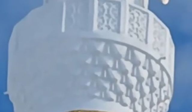 Yozgat’ta minareye çıkan tilki hayrete düşürdü