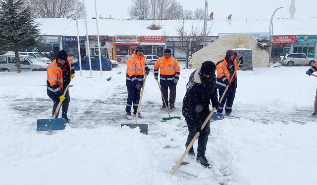 Yozgat'ın Saraykent İlçesi'nde karla mücadele sürüyor